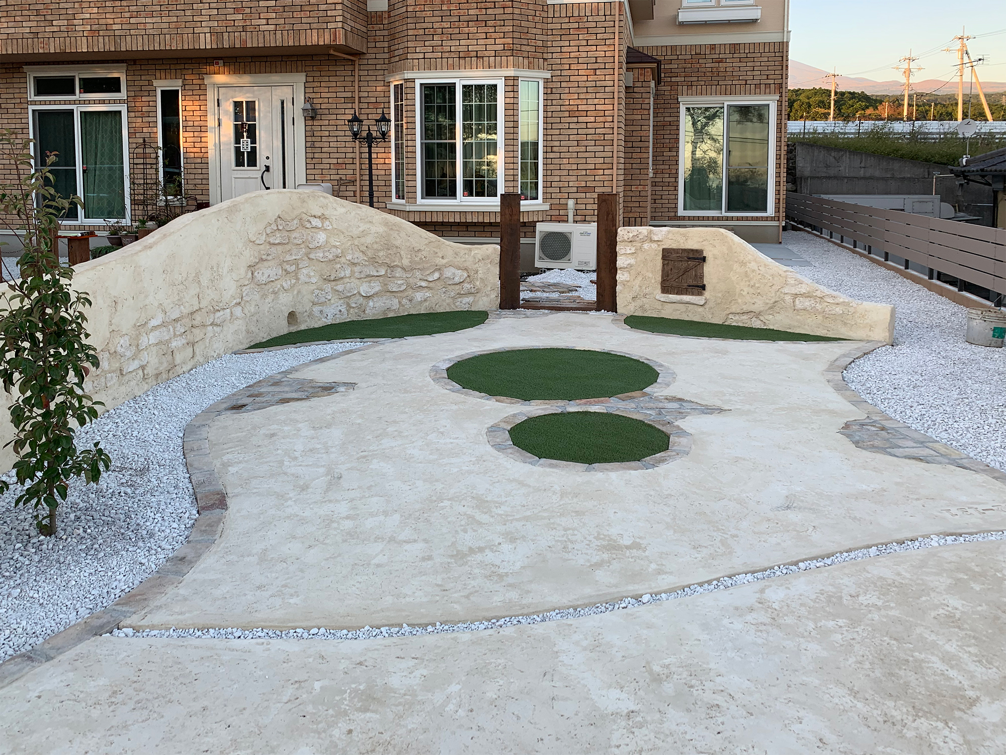 手造り感溢れるフレンチアンティーク風ガーデン