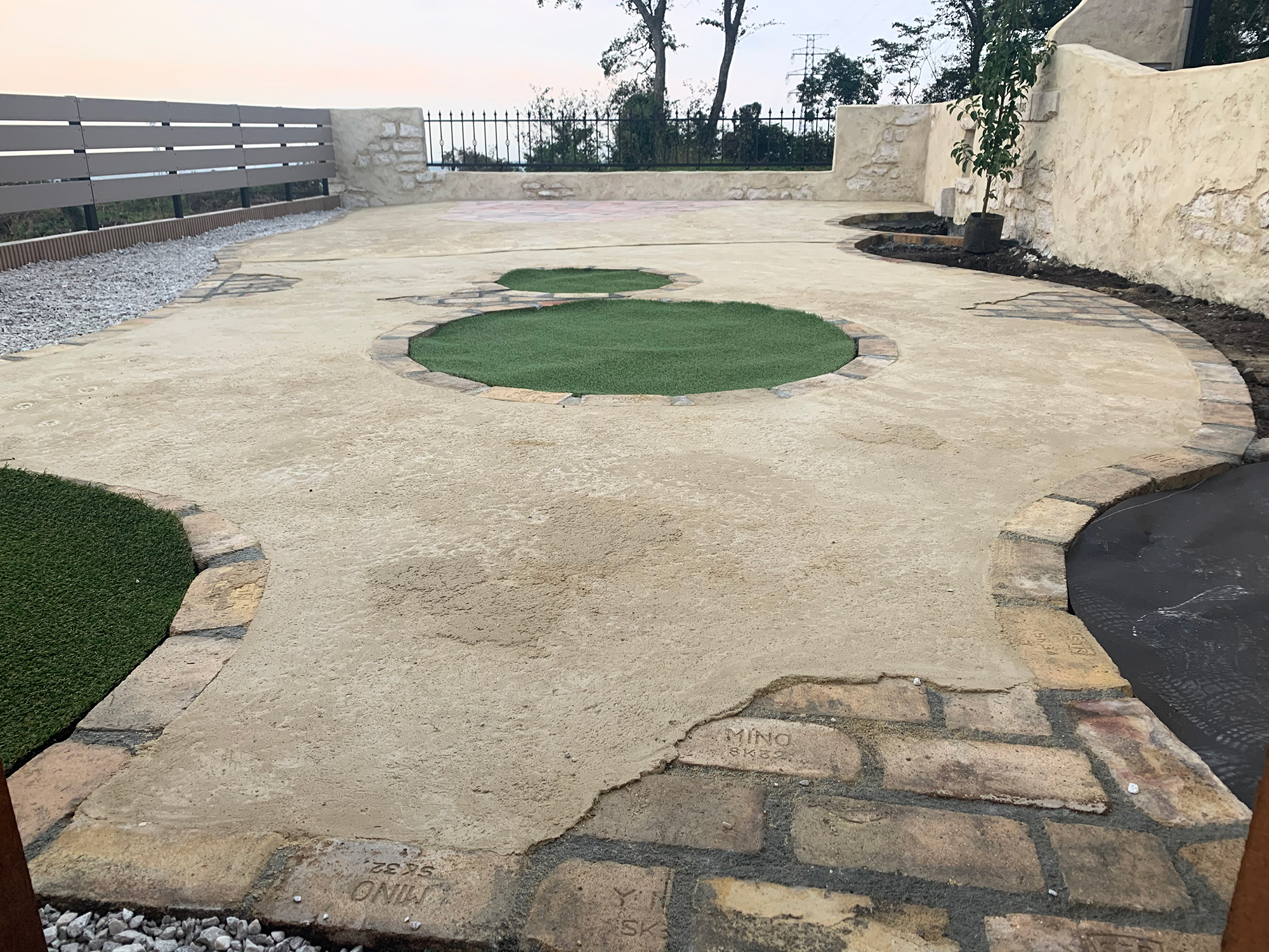 手造り感溢れるフレンチアンティーク風ガーデン